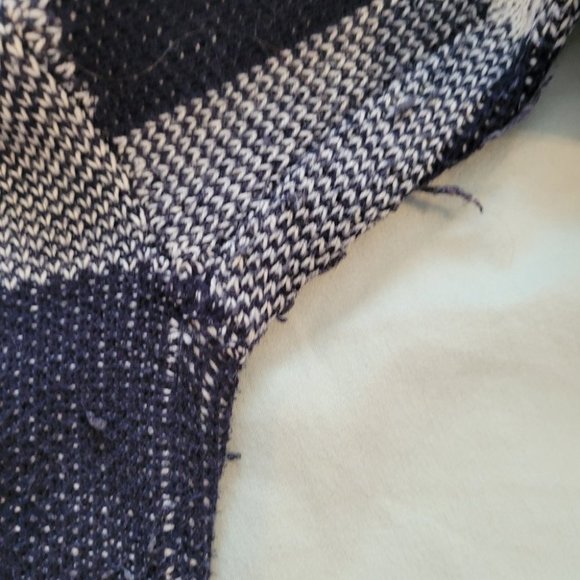 1X Old Navy Blue & White Checkered Sweater - Picture 5 of 10